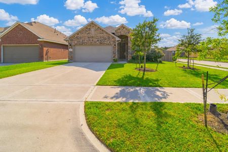 New construction Single-Family house 6531 Hidden Dunes Dr, Baytown, TX 77521 plan Aintree - image