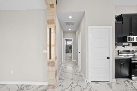 New construction Single-Family house 165 Flor Del Sol, San Antonio, TX 78264 null- photo 4 4