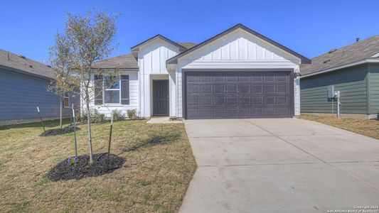 New construction Single-Family house 1727 Kolbe Trl, New Braunfels, TX 78130 Dalton - photo 25 25