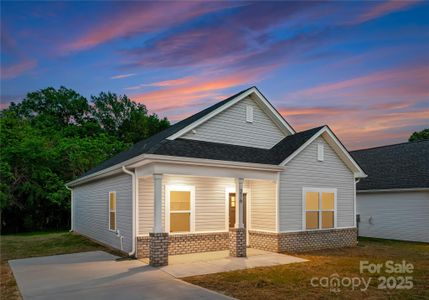 New construction Single-Family house 102 W Georgia Ave, Bessemer City, NC 28016 null- photo 0