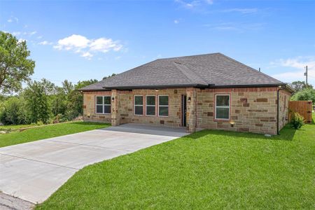 New construction Single-Family house 801 Comanche Cove Dr, Granbury, TX 76048 - image