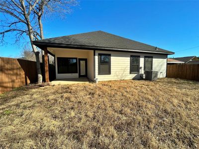 New construction Single-Family house 1466 E Morphy St, Fort Worth, TX 76104 null- photo 19 19