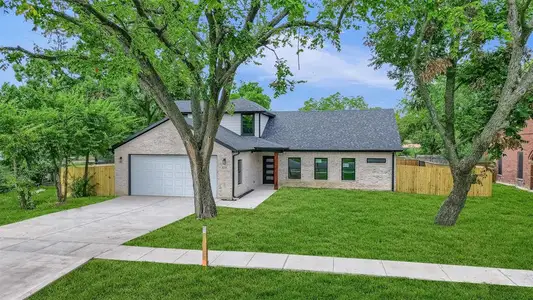 New construction Single-Family house 374 S Dallas Ave, Van Alstyne, TX 75495 null- photo 1 1