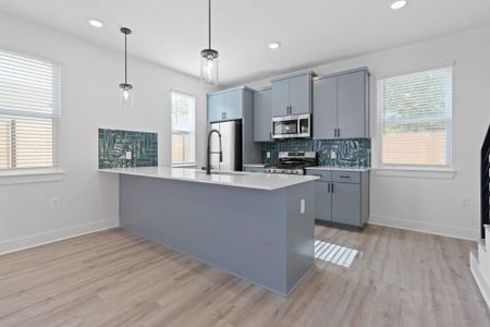 New construction Single-Family house 6810 Montana St, Unit 2, Austin, TX 78741 - photo 6 6