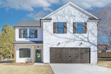 New construction Single-Family house 710 N Cedar St, Lincolnton, NC 28092 - photo 0