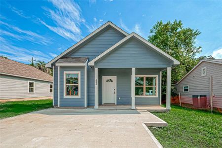 New construction Single-Family house 403 Travis St, Baytown, TX 77520 null- photo 1 1