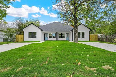 New construction Townhouse house 913 W 12Th St, Bonham, TX 75418 - photo 0