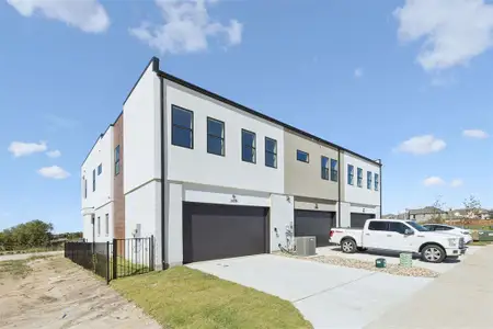 New construction Townhouse house 4035 Bel Air Blvd, Sherman, TX 75090 - image 2
