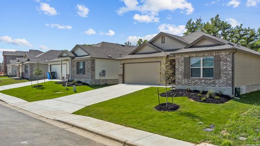 New construction Single-Family house 1013 Eagle Xing, Seguin, TX 78155 plan Ellsworth - image