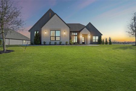 New construction Single-Family house 1100 Beginnings Dr, Granbury, TX 76049 - image