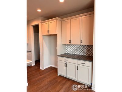 Upgraded Kitchen w/ Custom Backsplash