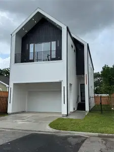 New construction Single-Family house 1004 E 32Nd St, Houston, TX 77022 - image
