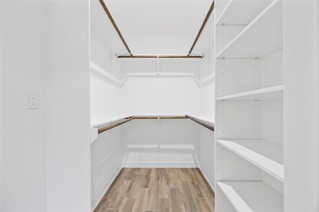 New construction Single-Family house 1805 Rollingwood Dr, Huntsville, TX 77340 - image 18