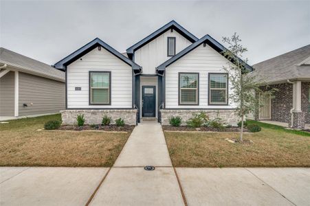 New construction Single-Family house 11037 Firebrush Ln, Fort Worth, TX 76108 plan The Coronado - image