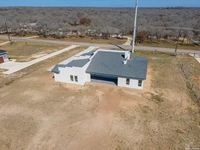 New construction Single-Family house 999 County Rd 319, La Vernia, TX 78121 - image