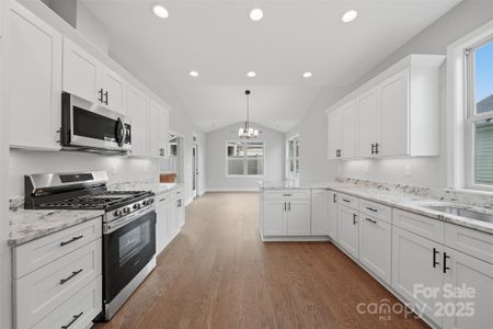 New construction Townhouse house 835A Wynnshire Dr, Hickory, NC 28601 - image 14