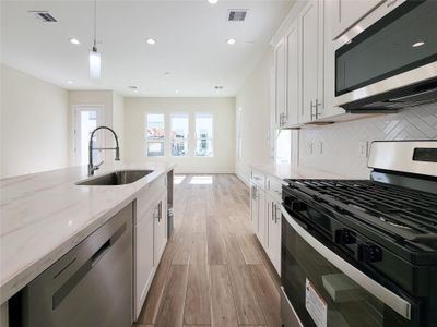 New construction Single-Family house 5931 Beall St, Unit D, Houston, TX 77091 - image 9