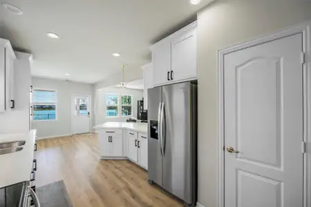 New construction Single-Family house 427 Shoreview Dr, Conroe, TX 77303 - image 17