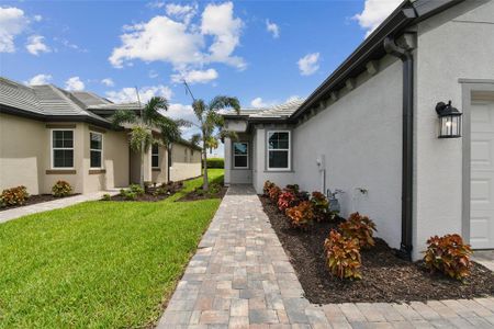 New construction Single-Family house 18168 Cherished Loop, Bradenton, FL 34211 null- photo 2 2