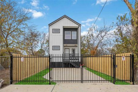 New construction Single-Family house 2207 Des Chaumes St, Houston, TX 77026 - image