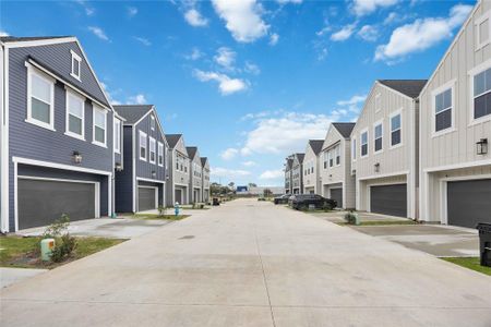 New construction Single-Family house 323 Charlock St St, Houston, TX 77022 - image