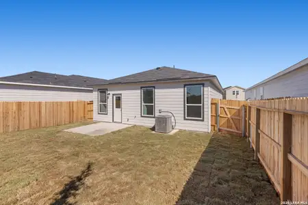 New construction Single-Family house 10042 Jagger Ave, Converse, TX 78109 plan 1243 Modeled - image 3