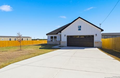 New construction Single-Family house 17114 Laguna Seca, Atascosa, TX 78002 null- photo 0
