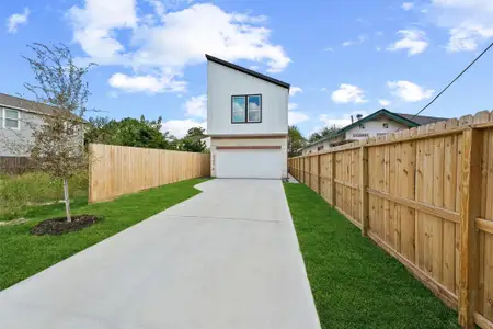 New construction Single-Family house 7704 Sealey St, Houston, TX 77088 - image