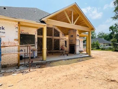 SPACIOUS PATIO WITH OUTDOOR KITCHEN AND FIREPLACE