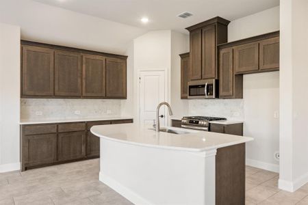 New construction Single-Family house 1016 Cedar River Dr, Godley, TX 76044 plan Carolina - image 7