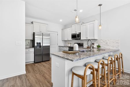 New construction Single-Family house 539 Dawn Cir, Charlotte, NC 28213 - image 16