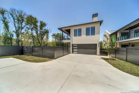 New construction Townhouse house 401 Oak Park Dr, Boerne, TX 78006 - image