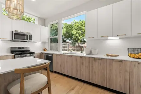 New construction Single-Family house 1806 Yates St, Houston, TX 77020 - image 6