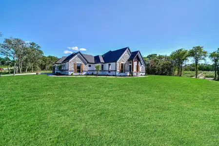 New construction Single-Family house 2032 Glenhollow Dr, Weatherford, TX 76088 - image