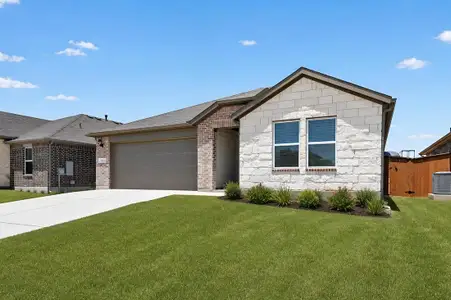 New construction Single-Family house 1212 Crumpton Dr, Pflugerville, TX 78660 plan Mockingbird - image