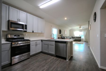 New construction Single-Family house 328 Cumberland Forest Dr, Magnolia, TX 77354 - image 13