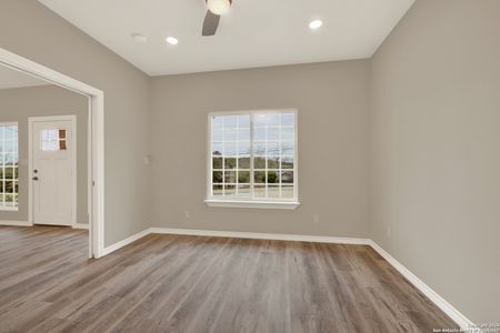 New construction Single-Family house 1196 Canyon Trce, Canyon Lake, TX 78133 null- photo 13 13