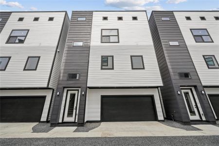 New construction Single-Family house 327 N Nagle St, Houston, TX 77003 - image