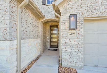 New construction Single-Family house 16159 Sheridan River Trl, Conroe, TX 77302 plan 4509 Elevation B - image 2