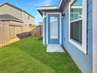 New construction Single-Family house 810 Stoney Point Ln, Dayton, TX 77535 - image 3