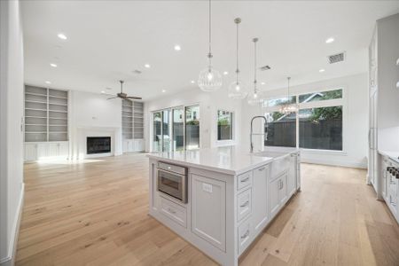 New construction Single-Family house 1119 Willard St, Houston, TX 77006 - image 18