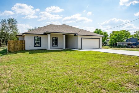 New construction Single-Family house 402 Oak Dr, Beeville, TX 78102 - image