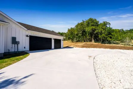 New construction Single-Family house 736 Mountain Creek Trl, Boerne, TX 78006 - image