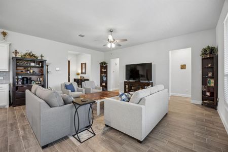 New construction Single-Family house 1009 Moss Grove Trl, Justin, TX 76247 plan Cromwell - image 12