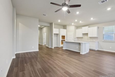 New construction Single-Family house 9918 Chestnut Walk, San Antonio, TX 78254 The Holly (4004)- photo 5 5