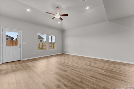 New construction Single-Family house 8611 Smithers Ave, San Antonio, TX 78252 null- photo 11 11