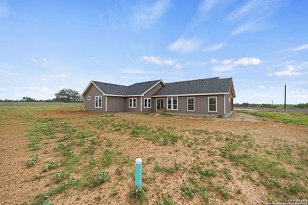 New construction Single-Family house 104 Hidden Path, Floresville, TX 78114 null- photo 0