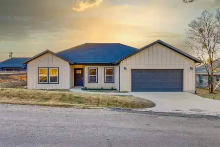 New construction Single-Family house 5716 Stonegate, Granbury, TX 76048 - image