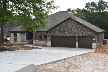 New construction Single-Family house 110 Tanglewood Drive, Huntsville, TX 77320 - photo 0 0