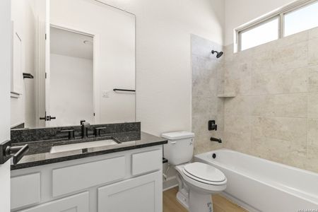New construction Single-Family house 241 Stone Lp, Castroville, TX 78009 plan 2674 - image 9